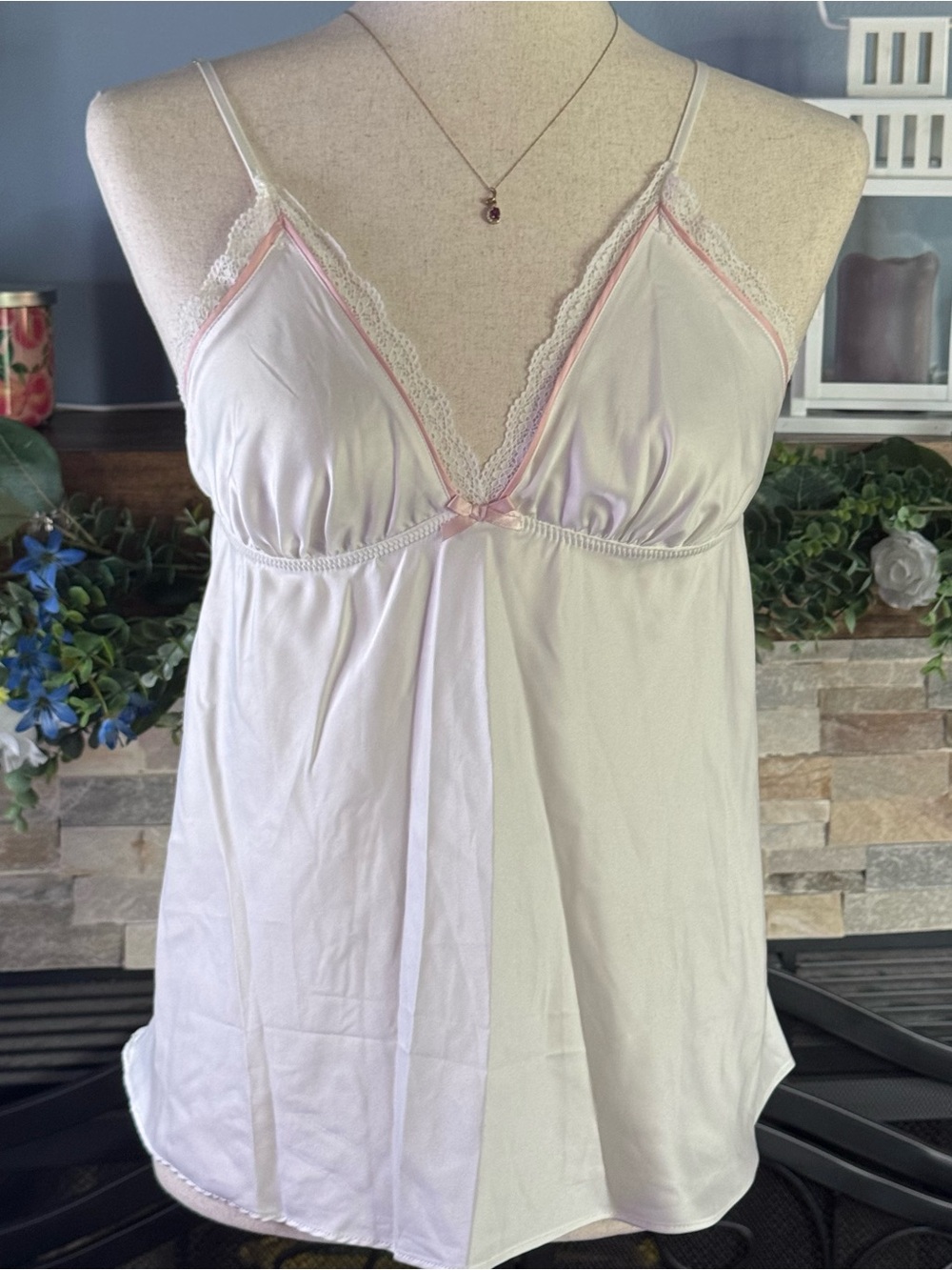 Flora by Flora Nikrooz White Satin Lace Trim Camisole Cami Top Medium - Picture 2 of 12